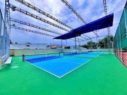 Vì sao cần thi công mái che sân Pickleball đạt tiêu chuẩn cao?
