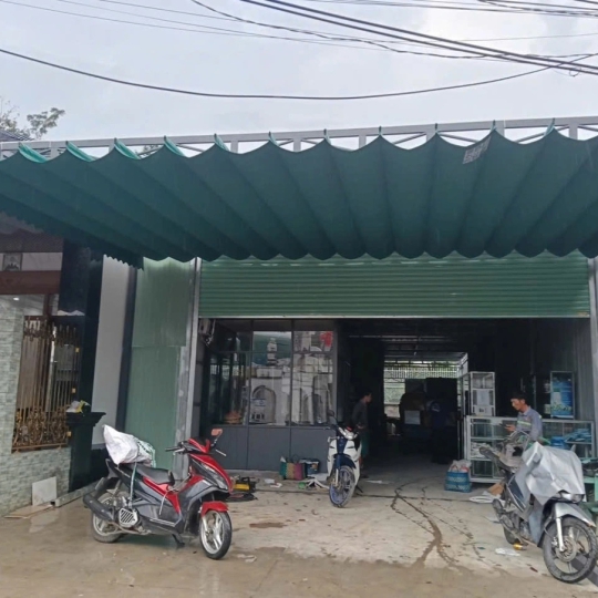 Mái hiên trước nhà