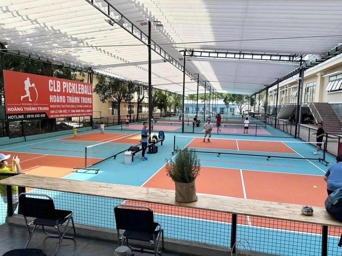 mái bạt xếp cho sân pickleball