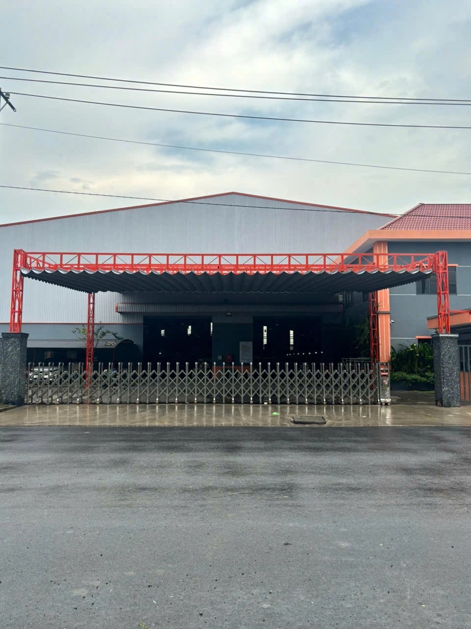 Mô hình mái che nhà xưởng thông minh tích hợp công nghệ IoT và cảm biến nhiệt độ tự động